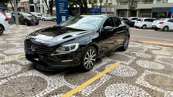 VOLVO S60 2.0 T5 MOMENTUM 16V TURBO GASOLINA 4P AUTOMÁTICO